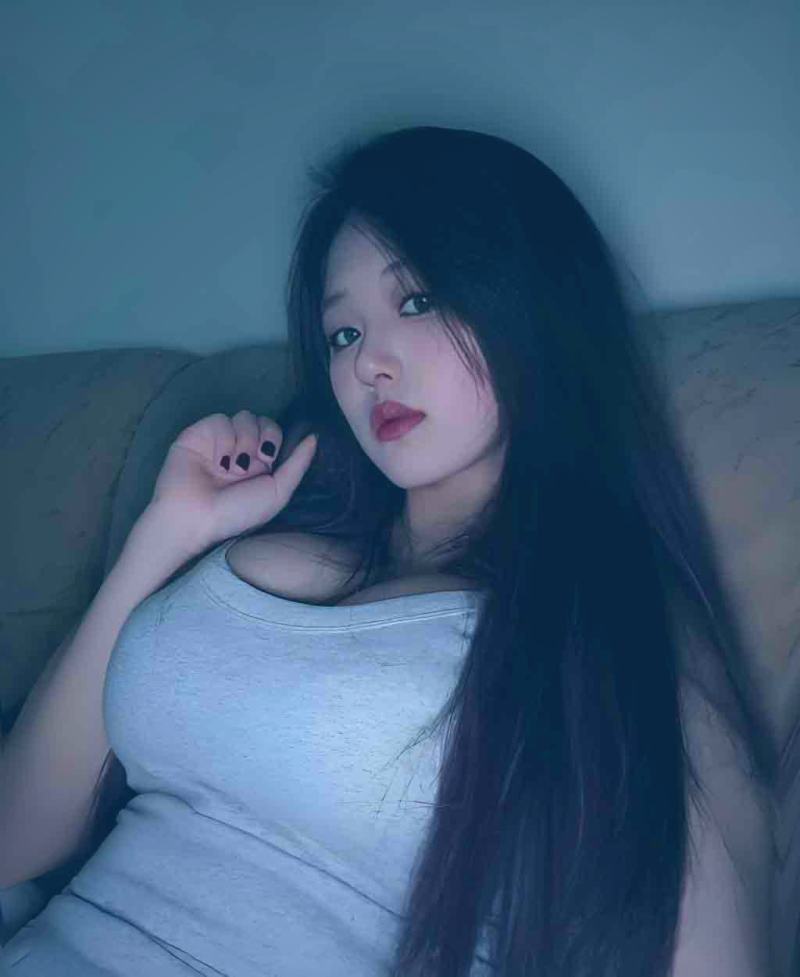用户正在使用磁力狗热搜词电影榜进行资源检索，屏幕显示搜索结果