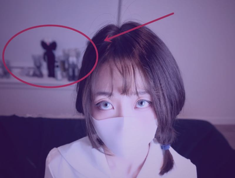 一个整洁的数字桌面示意图，左侧是文档管理软件界面，中间是代码编辑器，右侧是思维导图笔记